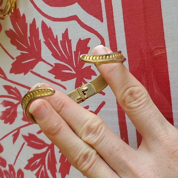 3/$25 Stunning silver and gold tone shell bracelet Vintage - Picture 3 of 10